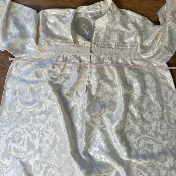 Women’s new cream house gown robe‎ size medium - Picture 9 of 9